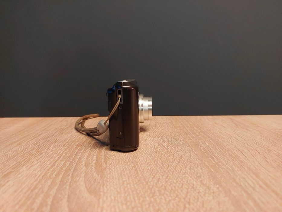 Sony Cyber-shot DSC-S2000 цифровий фотоапарат