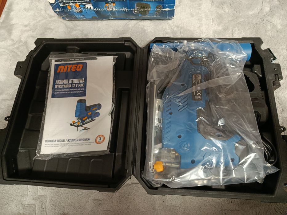 Wyrzynarka akumulatorowa 12v max Niteo z walizką