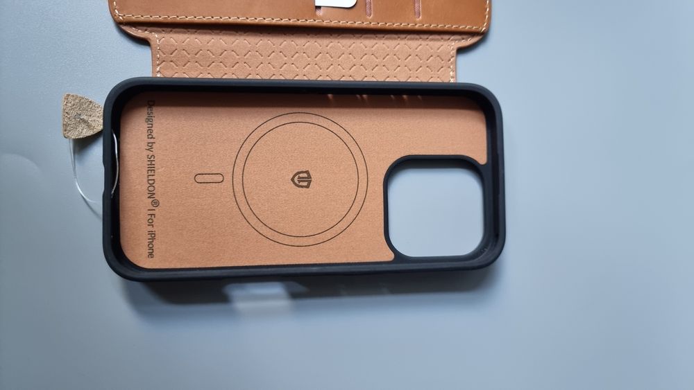 Etui SHIELDON do iPhone 16 Pro 6,3. skórzane