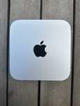 Komputer Apple Mac mini A1347 + myszka Apple – gotowy do pracy