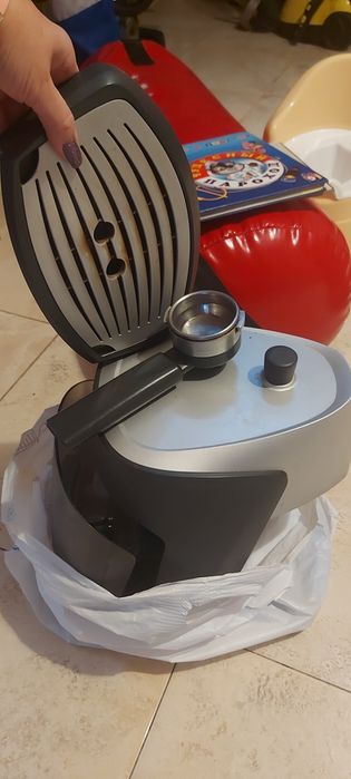 Продам на  запчасти рожковую кофемашину saeco