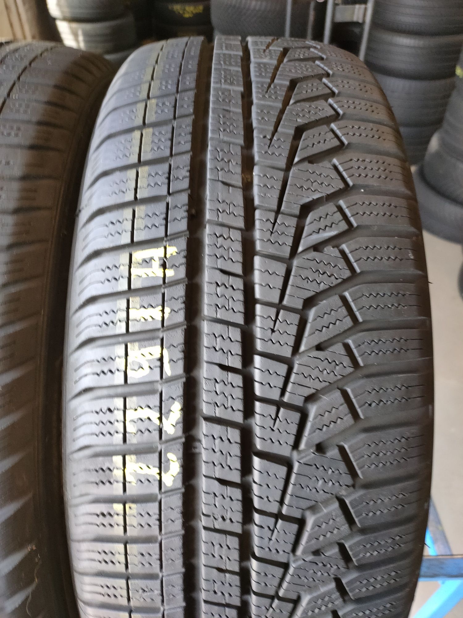 205/55r17 Hankook Winter i'cept evo2 z 2022r około 6,8mm