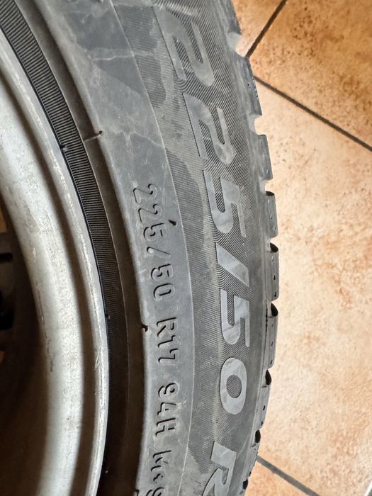 Felgi BMW OEM 17 z oponami zimowymi Pirelli