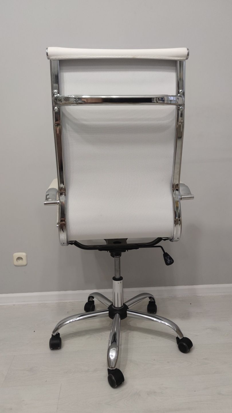 Fotel biurowy - biały moder nowoczesny