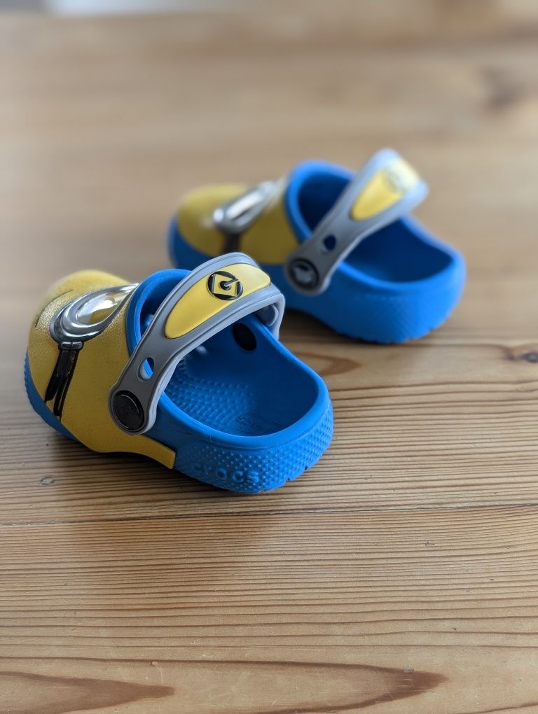 Crocs  Minionki rozmiar C5 EU 20-21