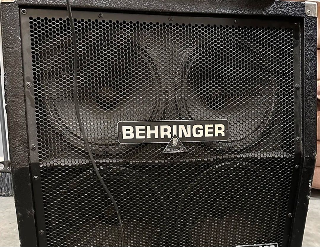 Kolumna gitarowa Behringer 4x100W