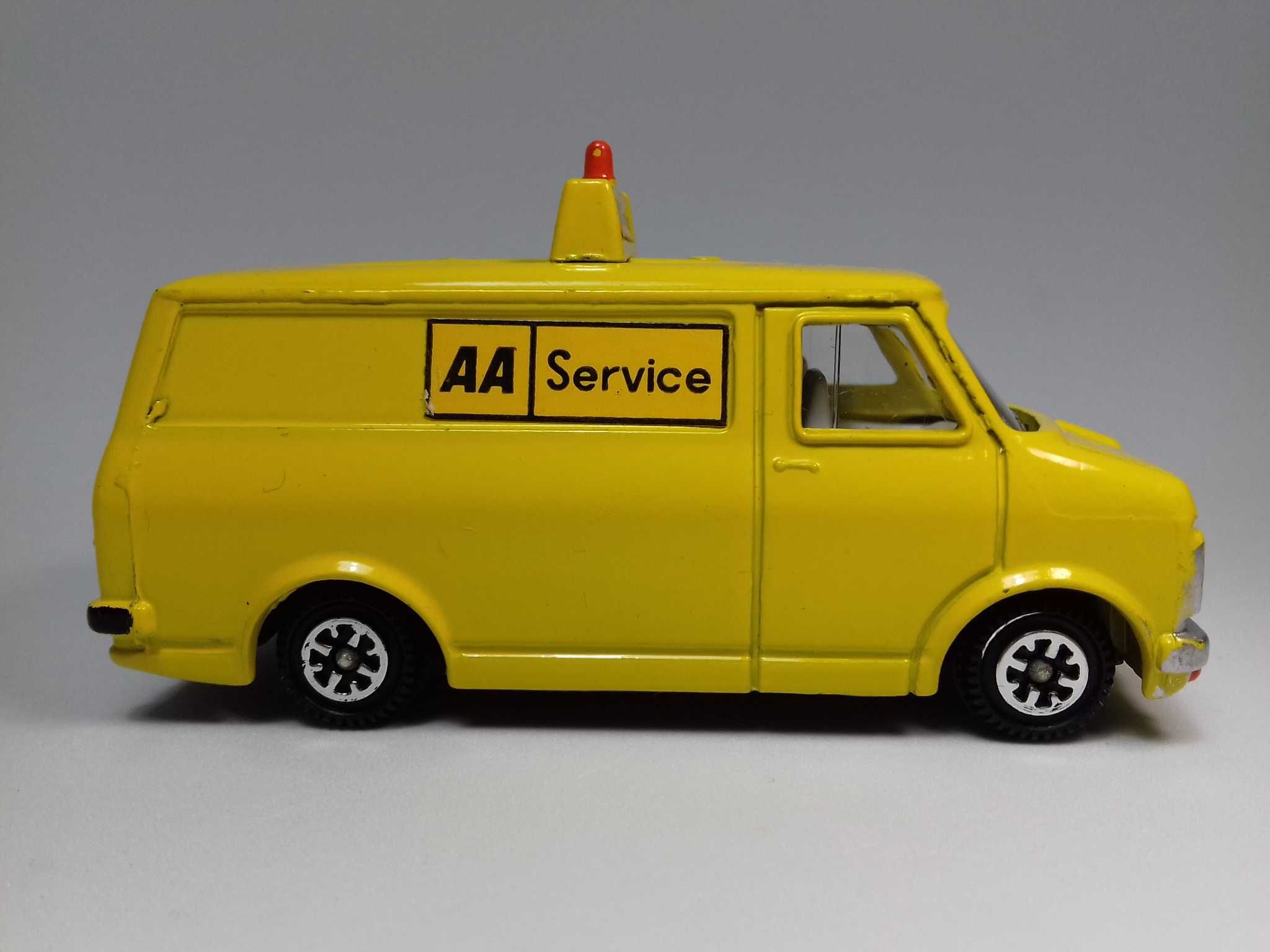 Dinky Toys #412 - Bedford Van-Serviço AA - 1970´s by Meccano Ltd