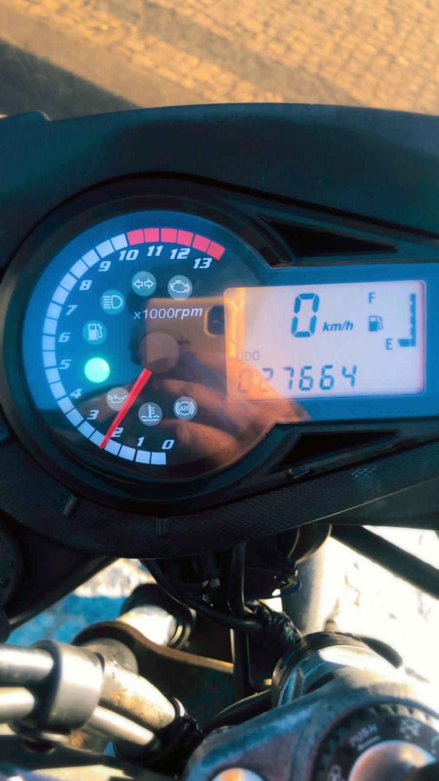 Vendo Moto UM Adventure

---