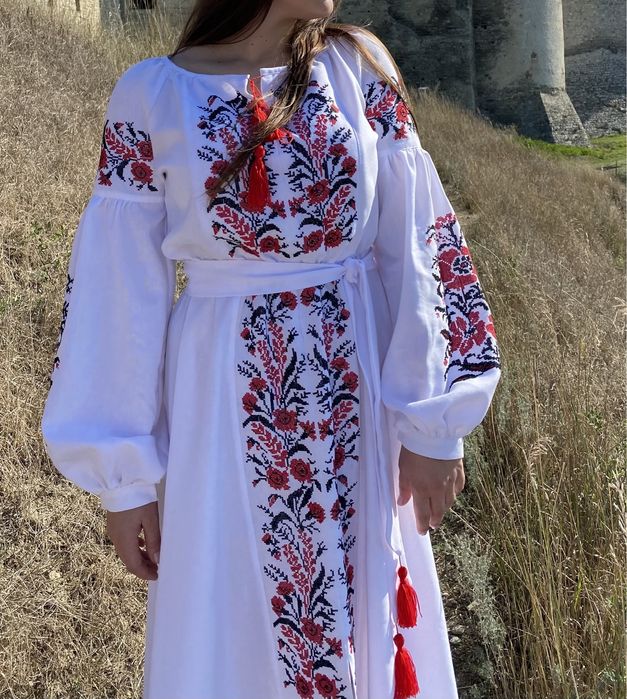 Нова сукня-вишиванка