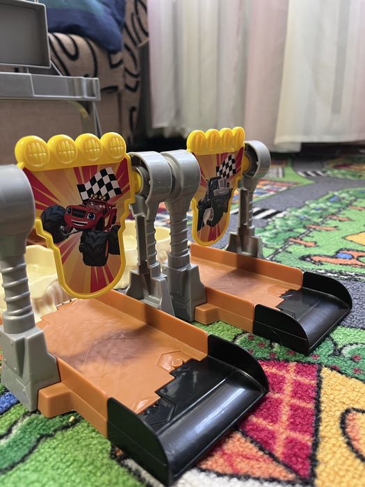 Трек Блиск і Диво-машинки, Спалах і монстромашини, трек, ігровий набір