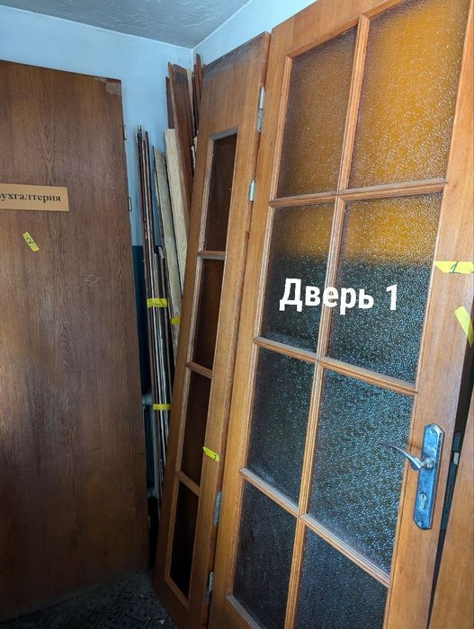 Деревянные двери со стеклом