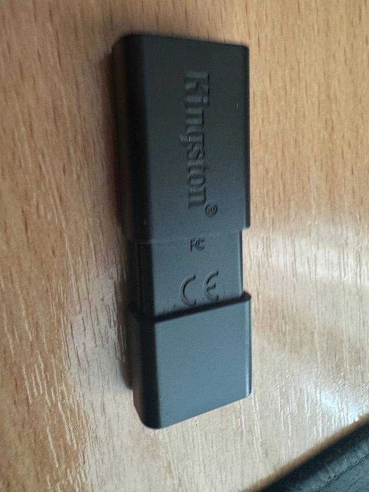 Флешка на 64 гб з нтерфейсом USB 3.0