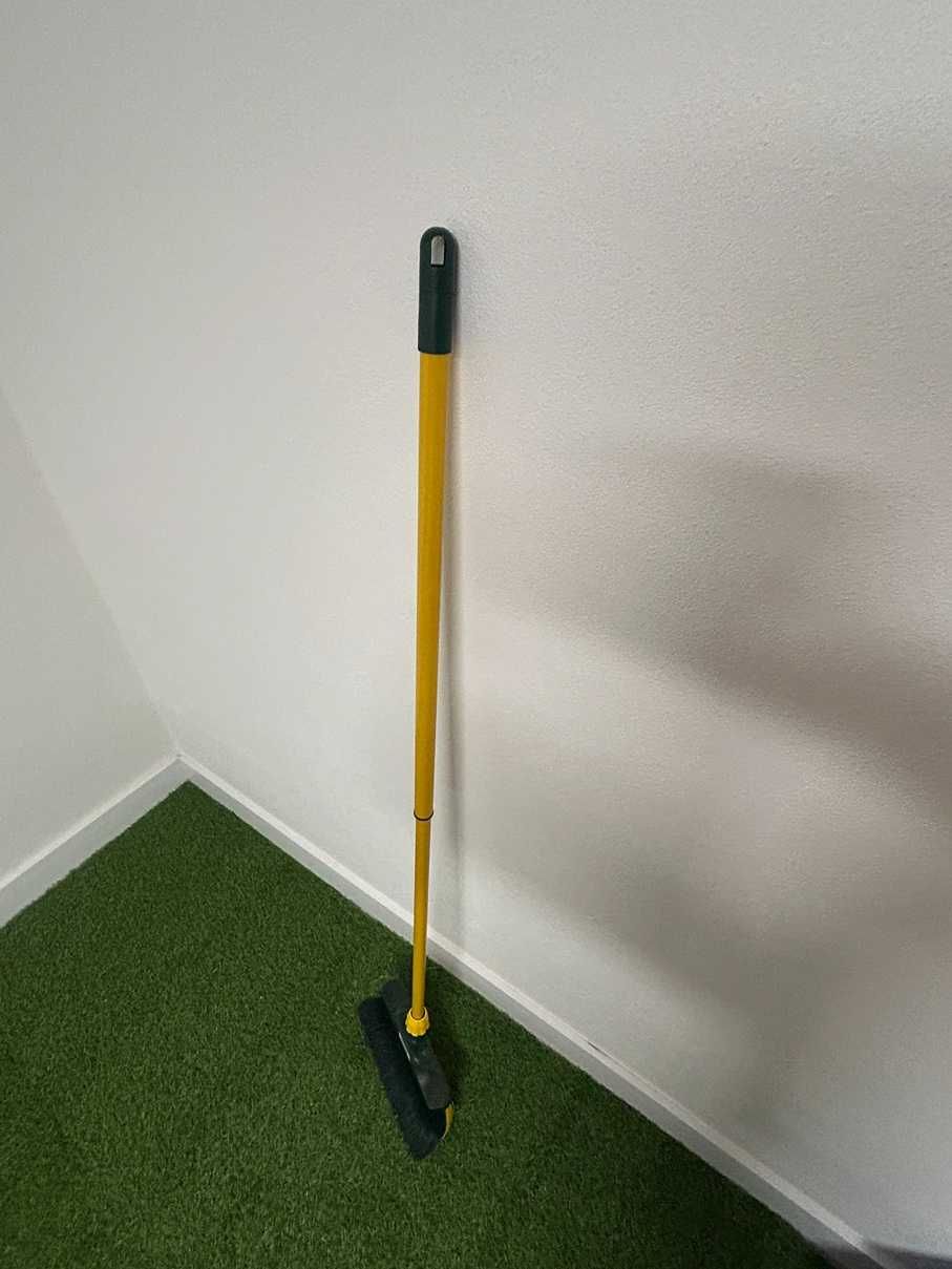 Vassoura para relva artificial ou de Jardim – Cabo de 140 cm