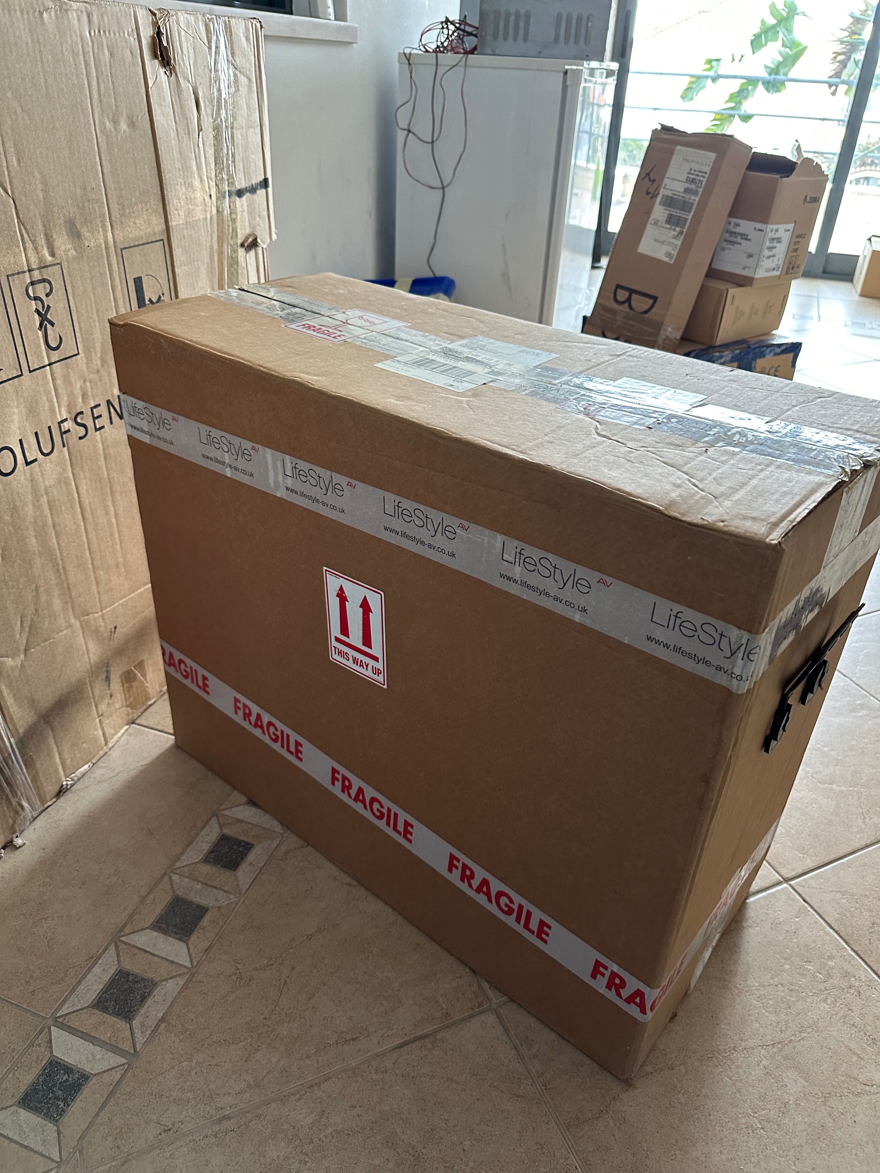 Beovision 6 Bang&Olufsen 22" na caixa.