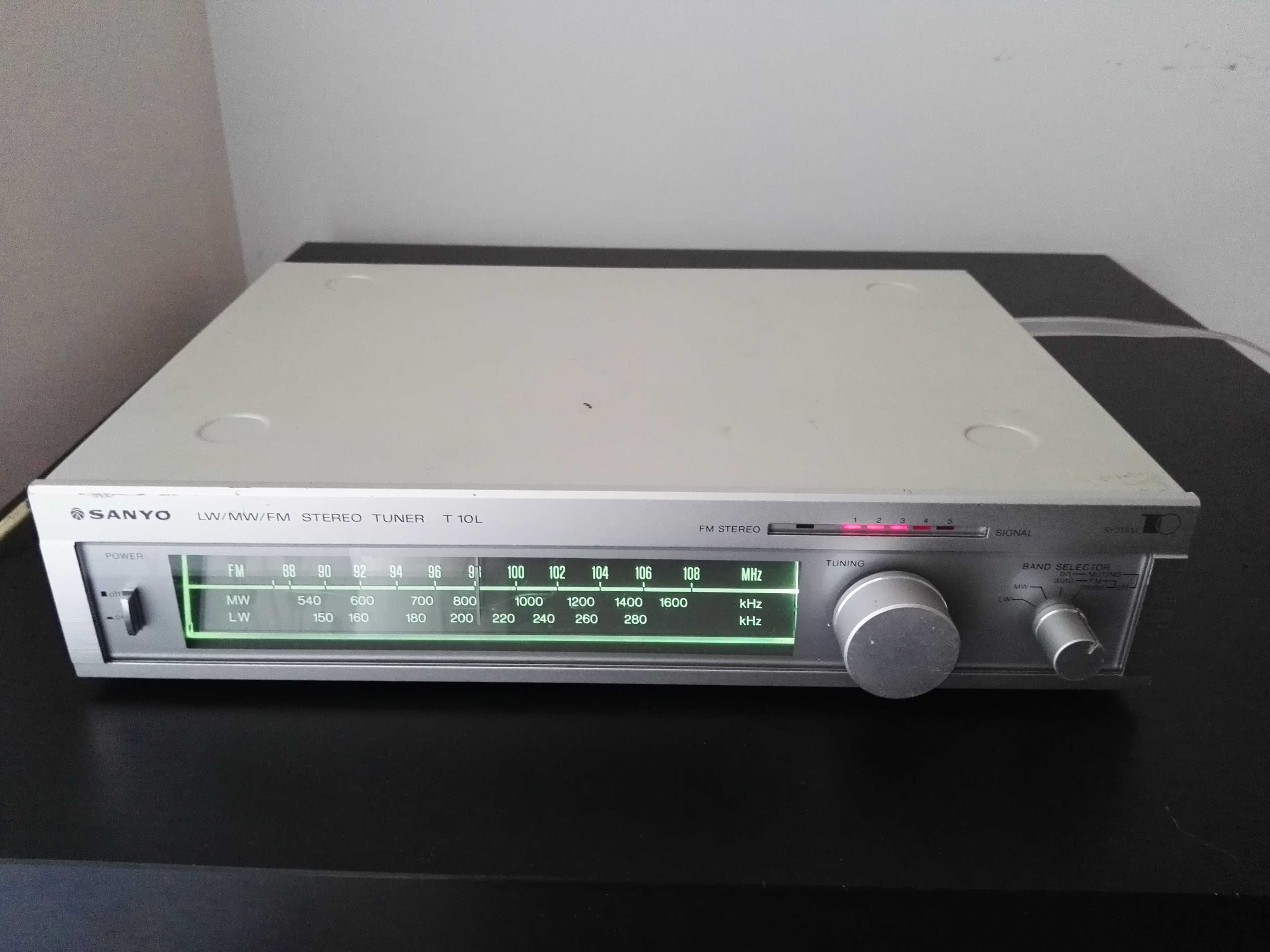 SANYO T10L tuner radiowy analogowa skala midi radio AM/FM/LW