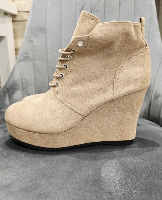 Buty na koturnie 39