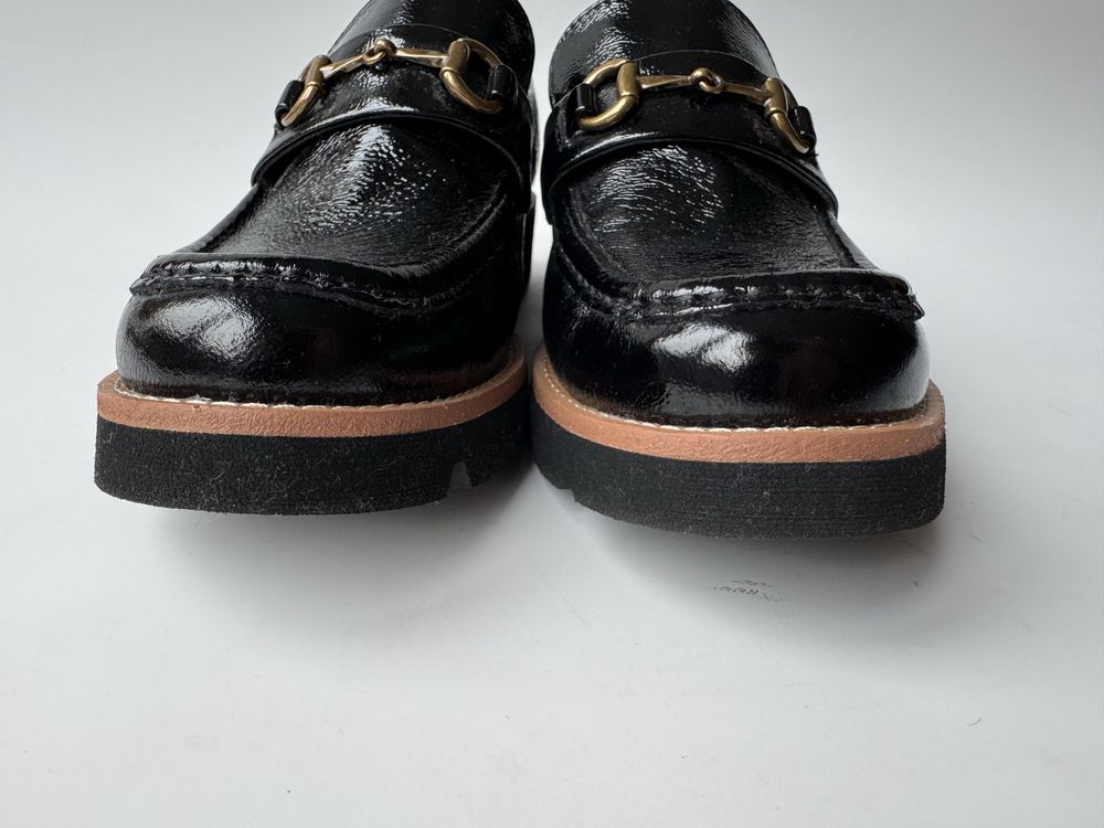 Söfft Prewitt czarne mokasyny damskie skorzane lakierowane 7M 23,5cm