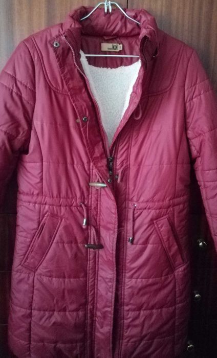 Casaco de inverno, bordeaux, com capuz amovível