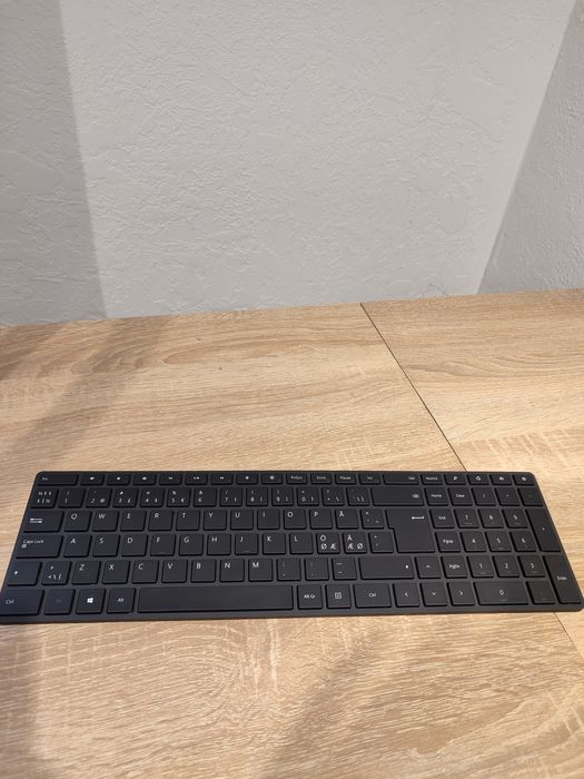 Клавіатура Microsoft Designer Bluetooth Keyboard.