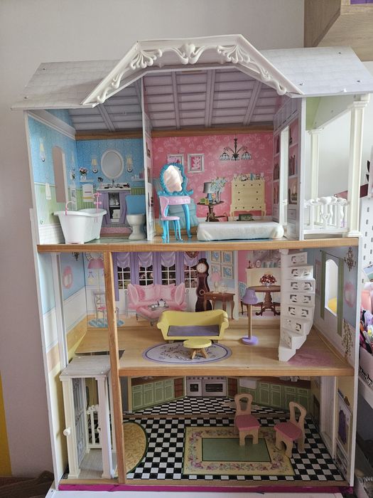 Duzy drewniany domek dla Barbie