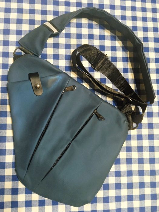 Продам мужскую сумку через плечо