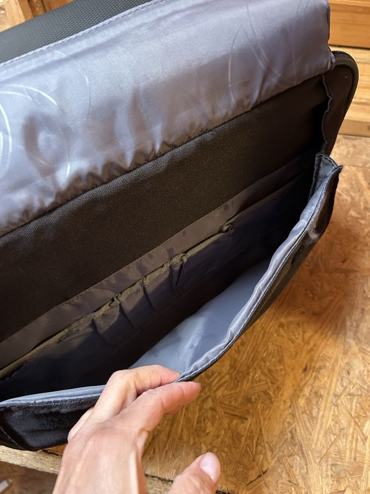 Samsonite czarna torba na laptop na kółkach