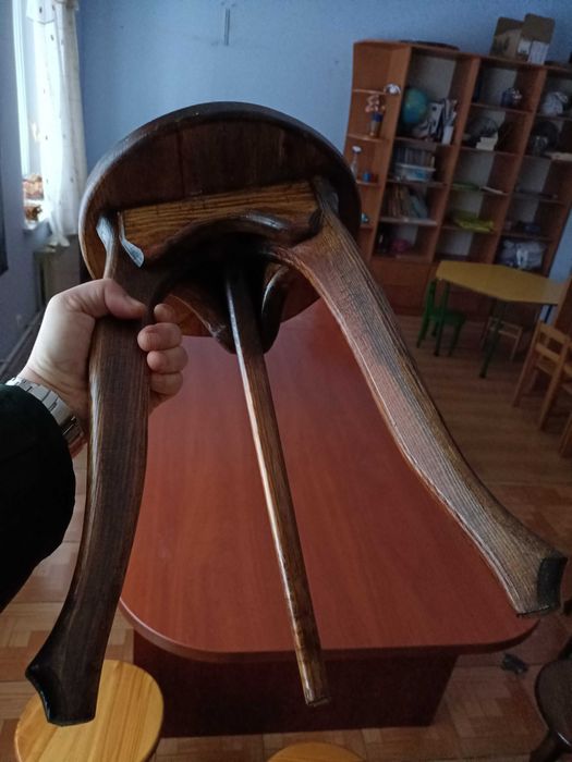 Комплект :  Стол и табуретки