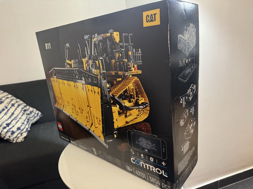 Klocki LEGO 42131 Cat D11 buldożer sterowany z smartphona NOWE