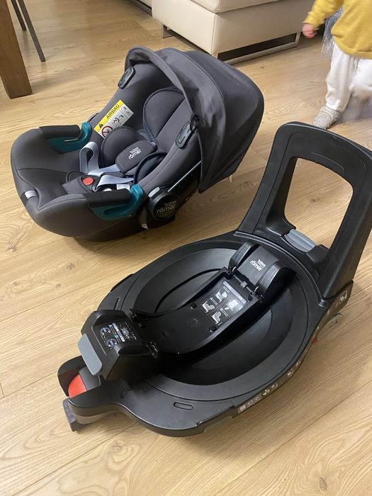Britax Romer Baby-safe iSense fotelik samochodowy z bazą w zestawie