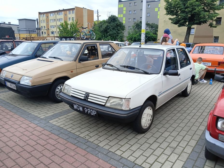 Peugeot 205 youngtimer czarne blachy 100% oryginał