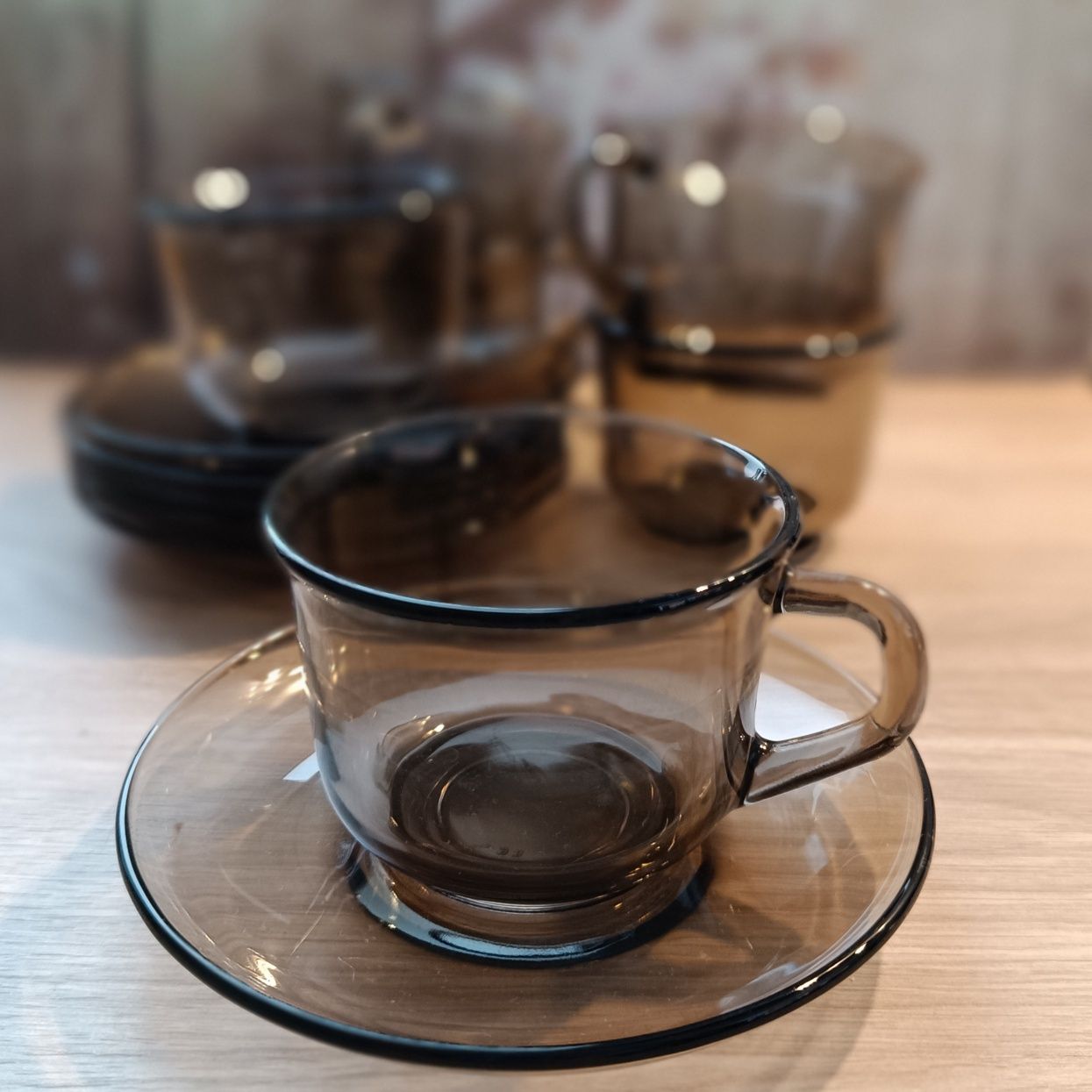 Zestaw kawowo-herbaciany filiżanki i spodki