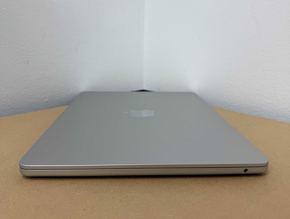 MacBook Air 2022 Silver { M2 | 8gb | 256 ssd} ідеальний стан . 99493SV
