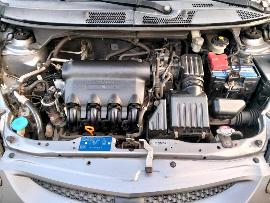 Honda jazz II 2005 uszkodzona szyba tylnia
