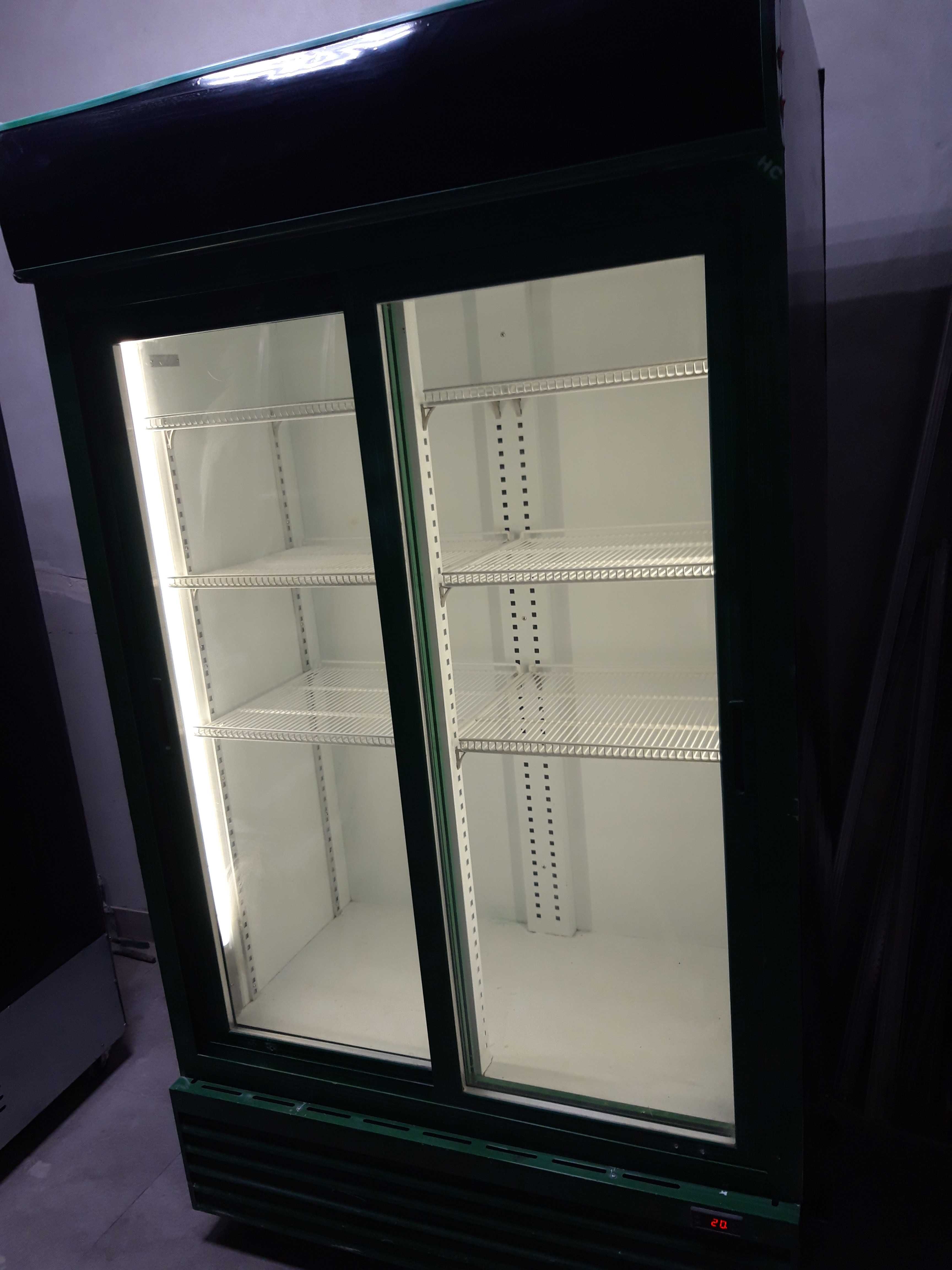 Холодильник Холодильна шафа вітрина на 1000л