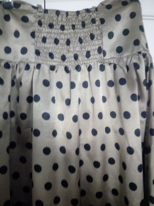 Vestido em cetim com bolas pretas-Tamanho M