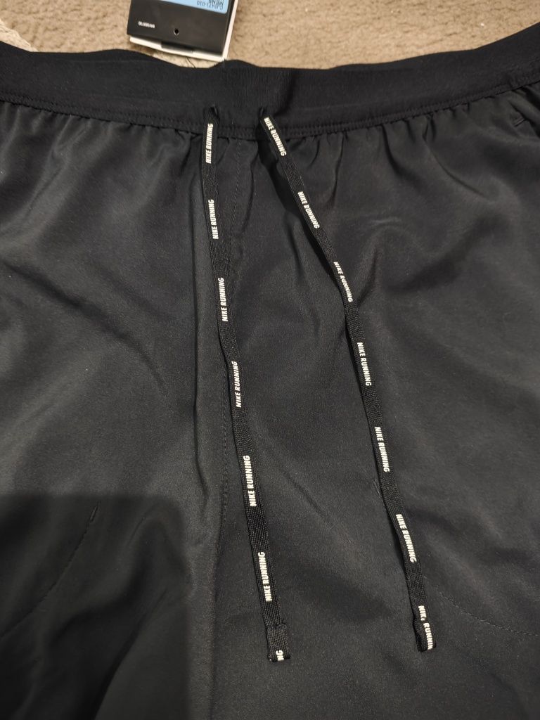 Продам спортивные шорты Nike, lnc.