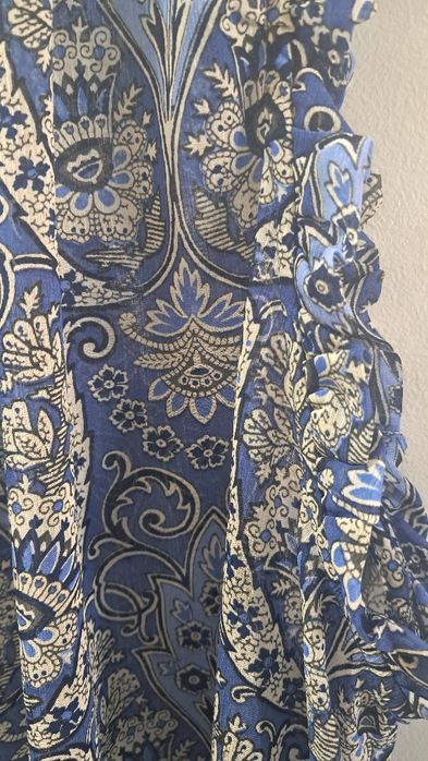 Luźna zwiewna cieniutka bluzeczka z uroczymi falbankami