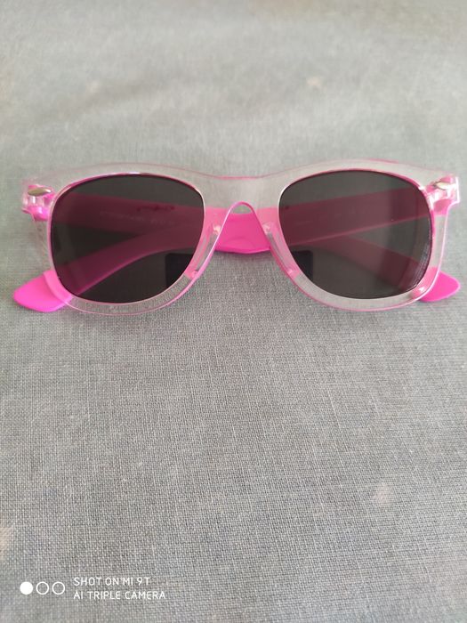 Óculos de sol de menina como novos