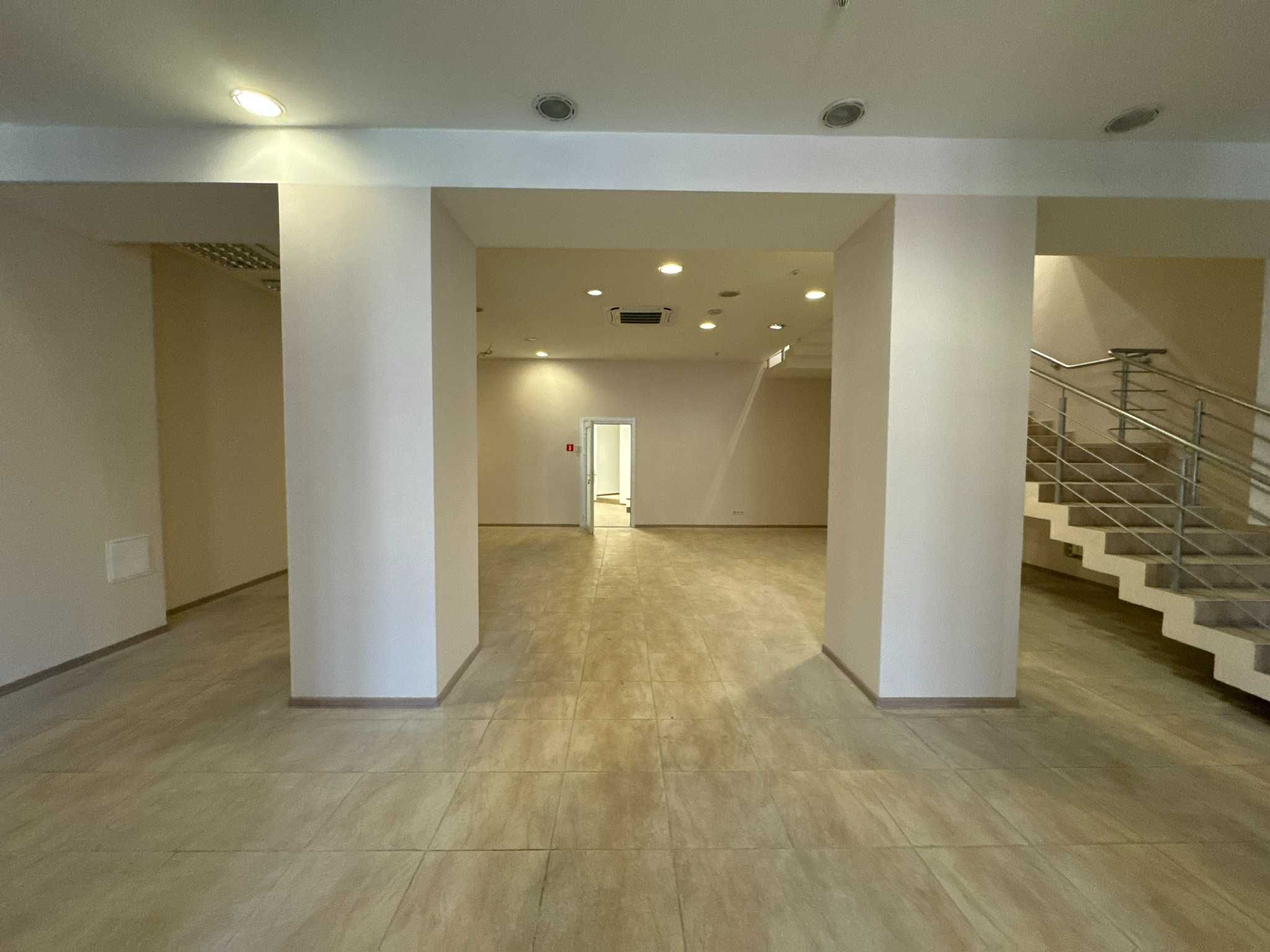 Оренда приміщення 363,3 м² Дмитра Яворницького, червона лінія