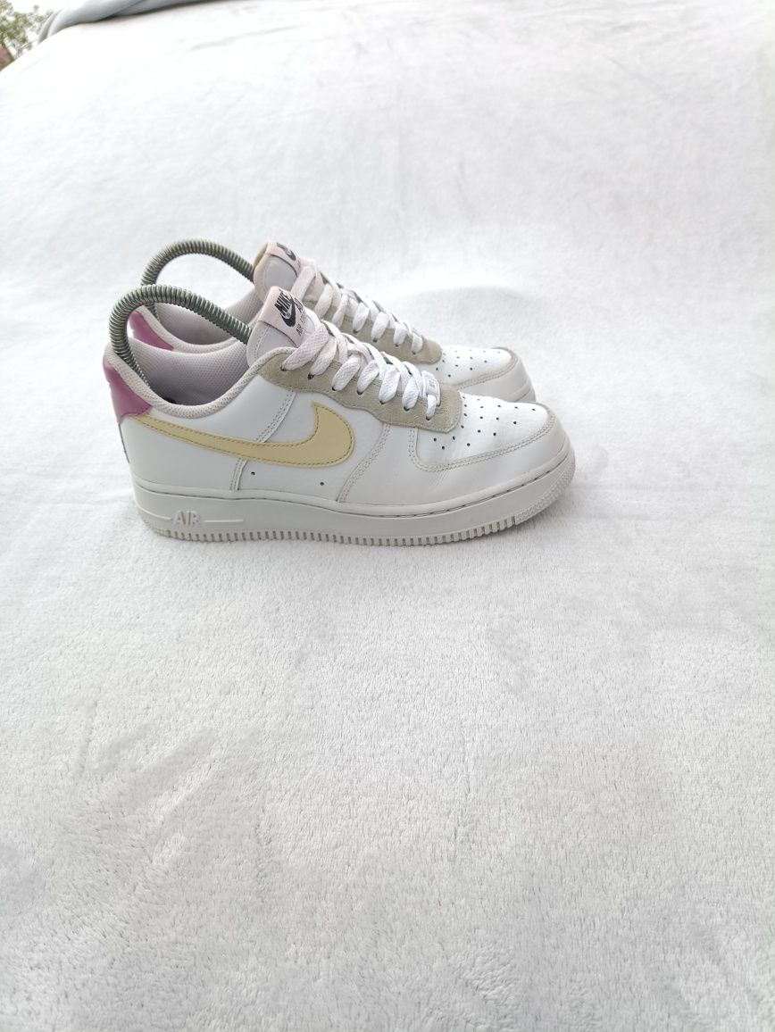 Женские кроссовки 2021 Nike Air Force р37.5-38