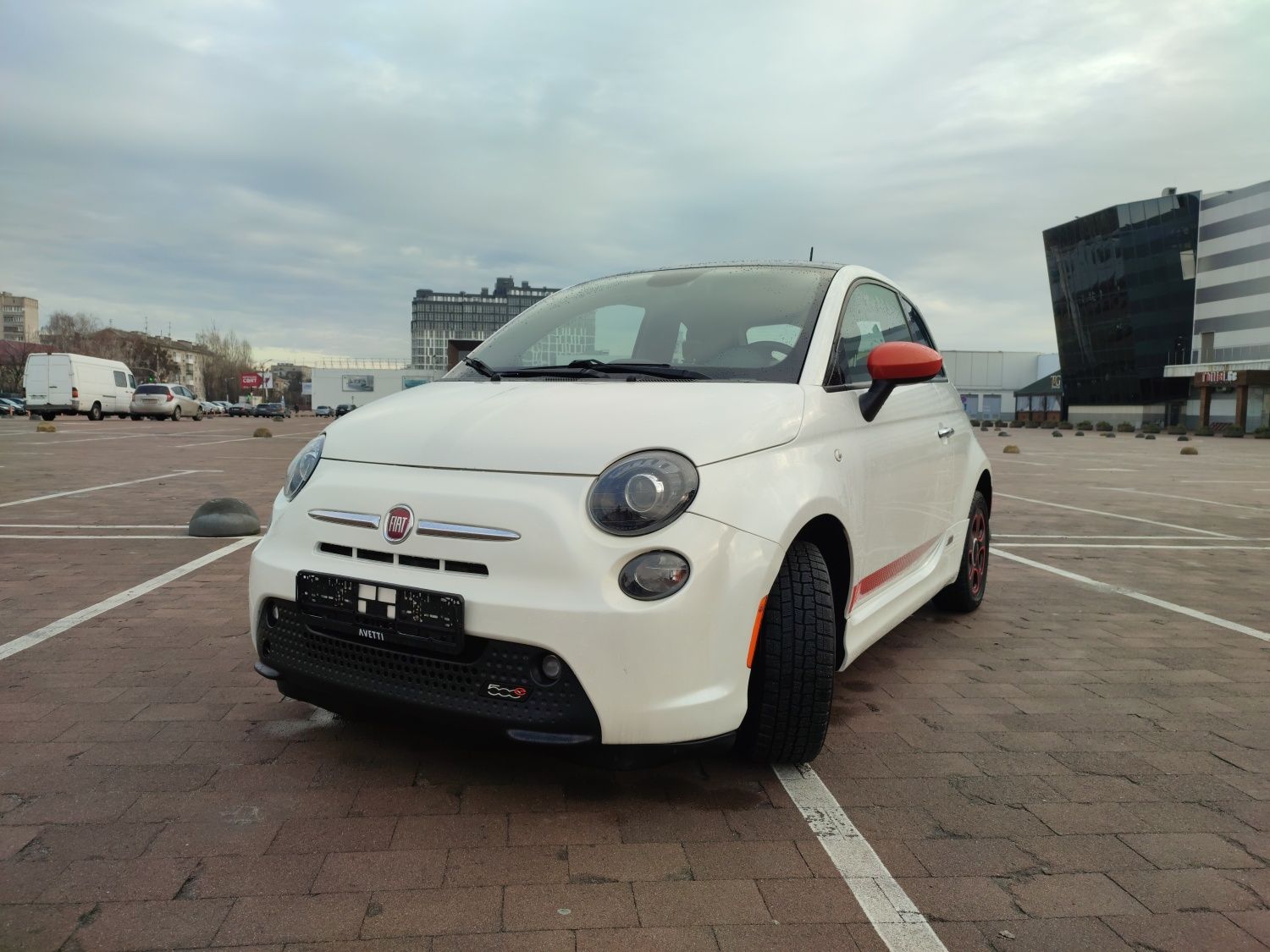 Fiat 500e 2015 рік