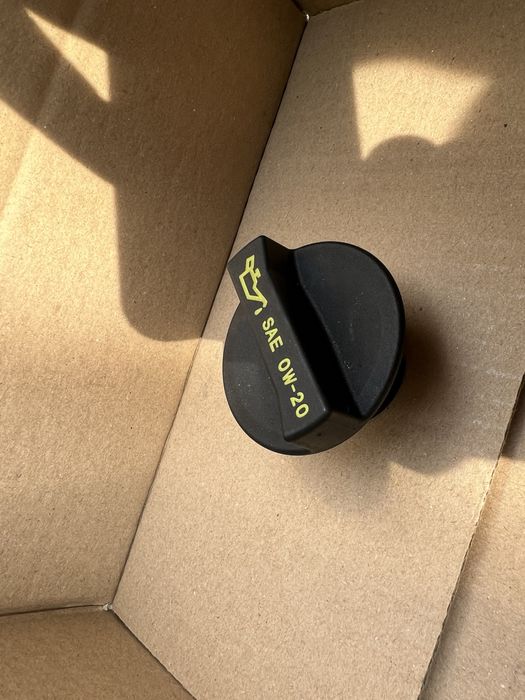 Кришка маслозаливної горловини Мазда