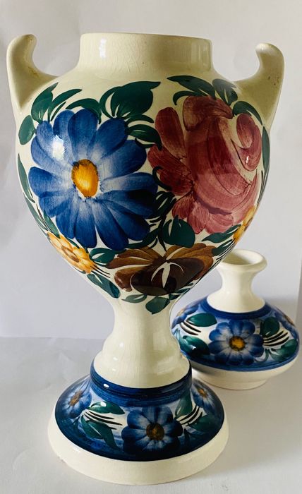 Amfora, Fajans, Wazon  z czasów PRL, ręcznie malowana, sygnatura