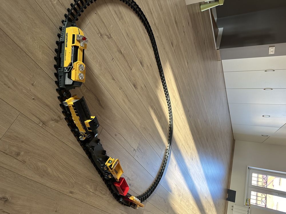 Поїзд -  Моторизована залізниця CATERPILLER Train Set Equipment