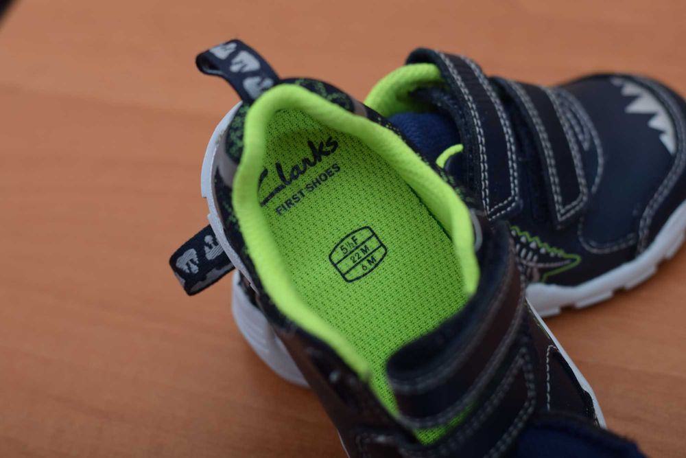 22 розмір. Шкіряні дитячі кросівки Clarks. Оригінал