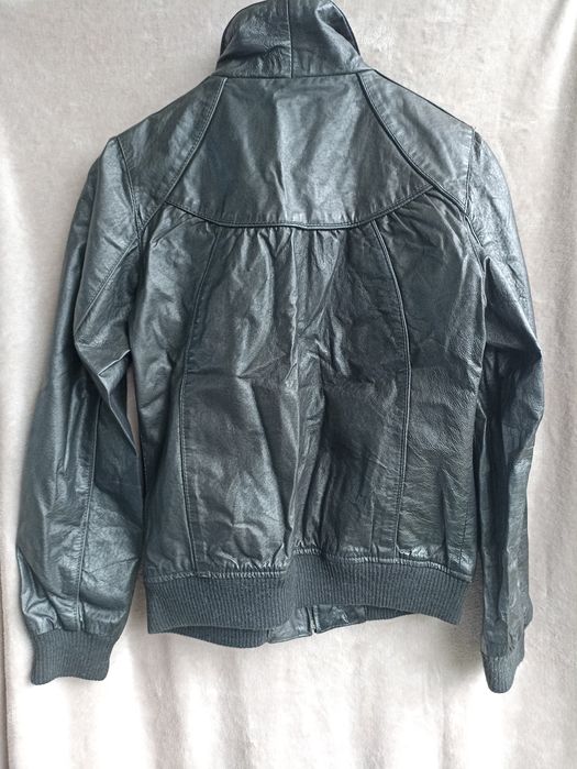 Czarna skóra naturalna kurtka pilotka damska skóra naturalna BikBok M