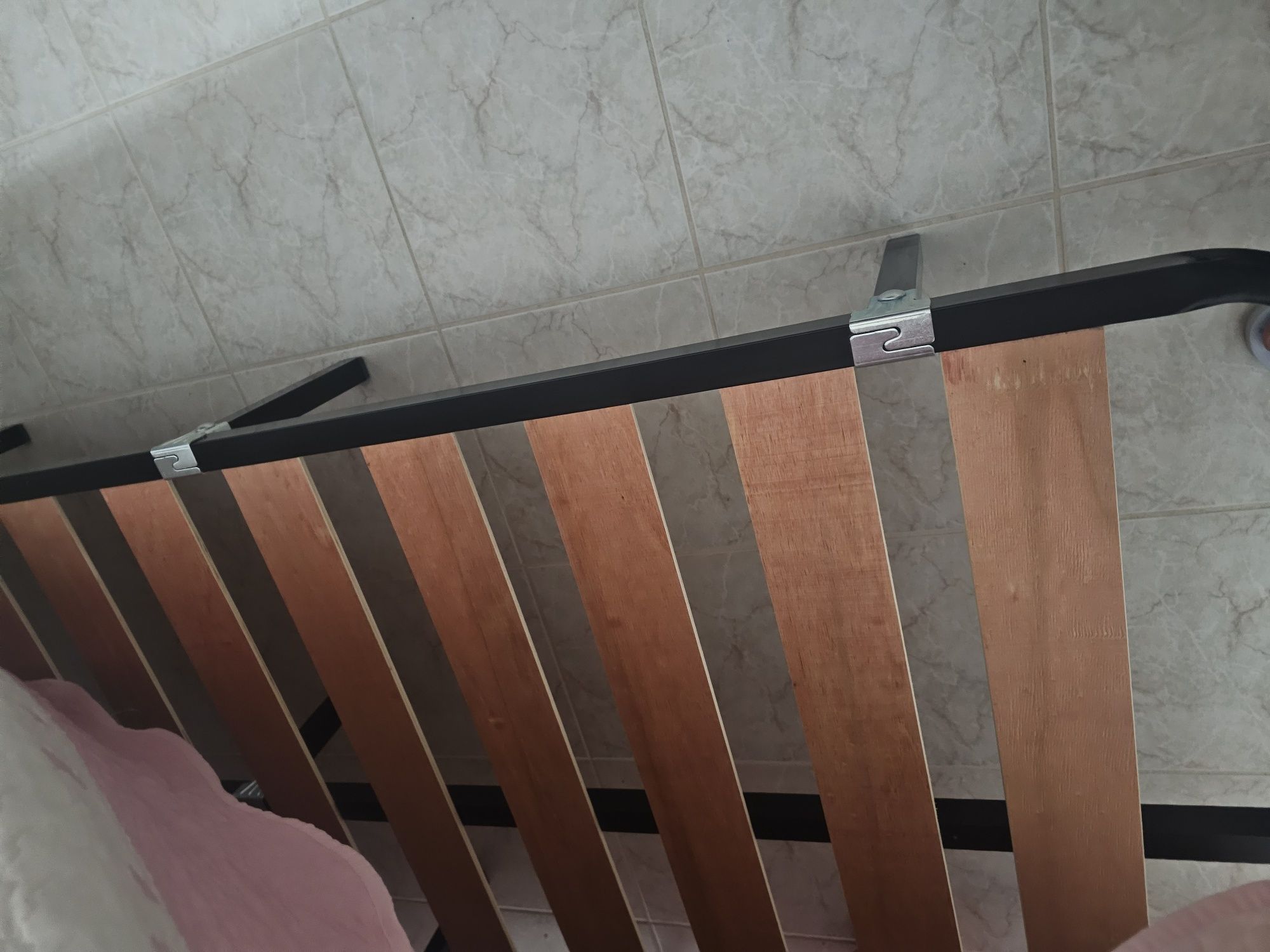 Vendo mobília de quarto com Duas camas.