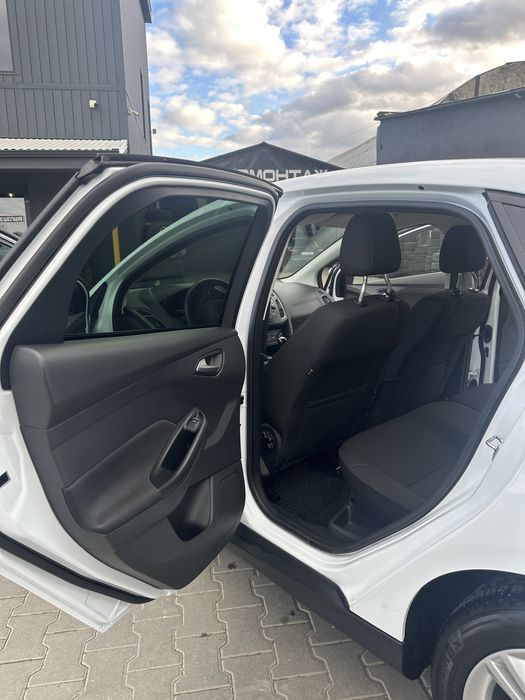 Ford Focus 2017 3(FL) 1.6 бензин 105 к.с. MT