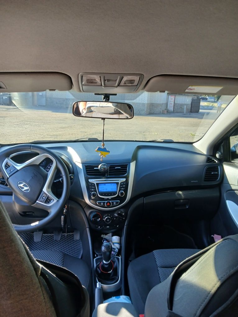 Hyundai accent 1.4 бензин,торг