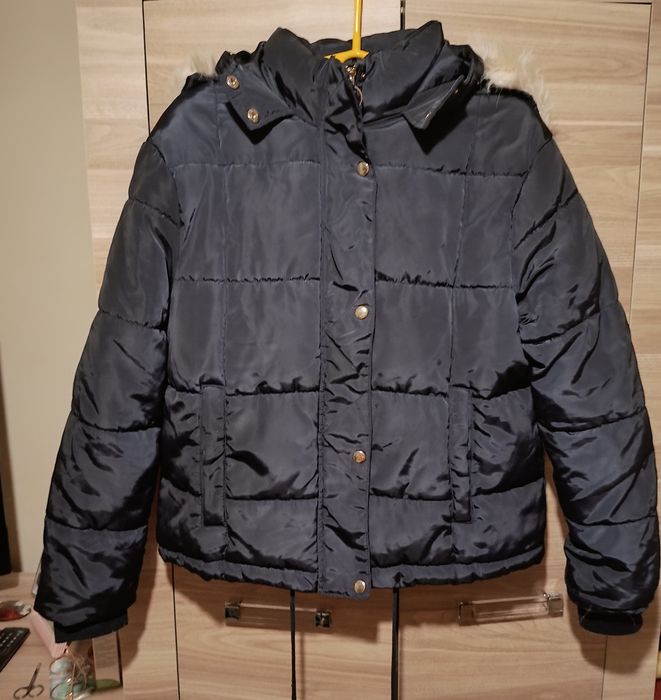 Kurtka krótka puchowa u dołu wiązana